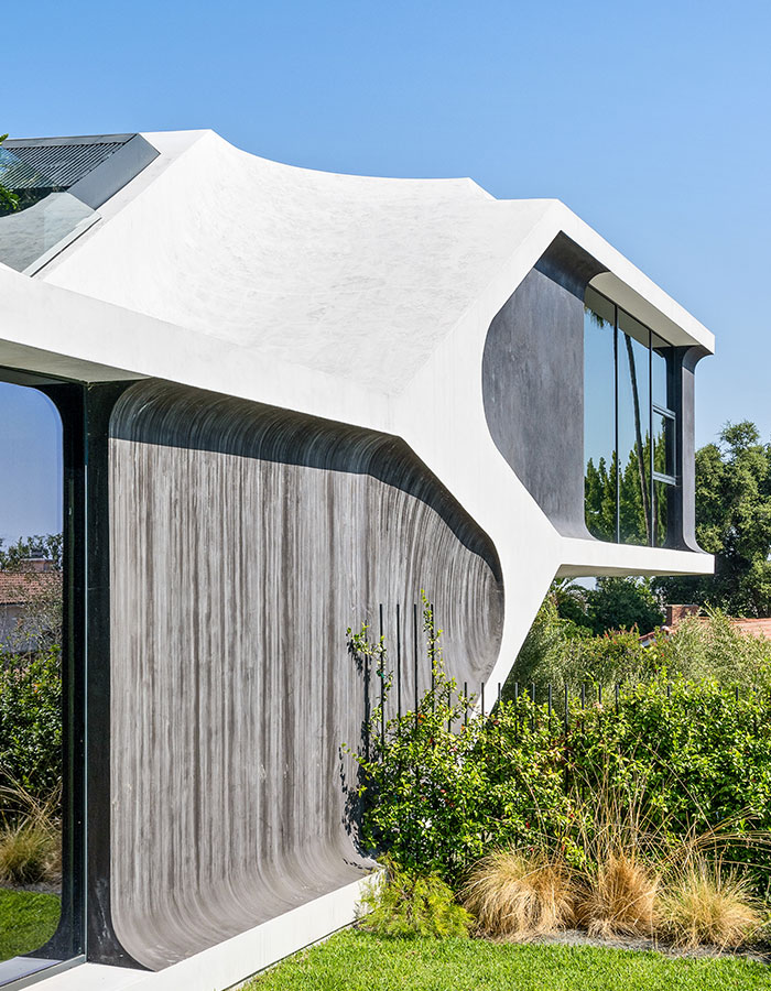 this-modern-house-has-a-concrete-slab-like-roof-on-VTQDTXZ.jpg